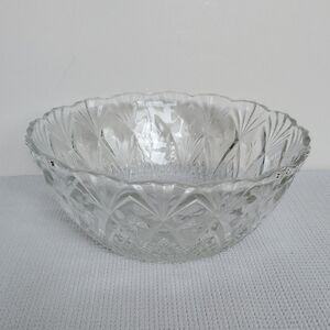 Pasari Indonesia Elegant Clear Glass Pattern Bowl
